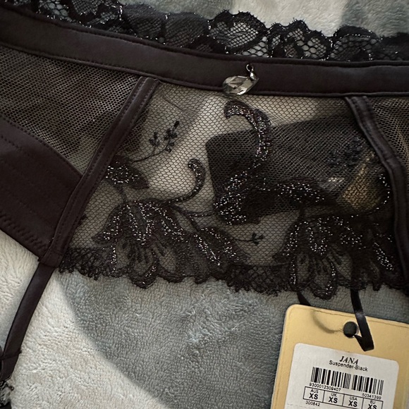 JANA
BLACK SUSPENDER XS - Picture 11 of 12